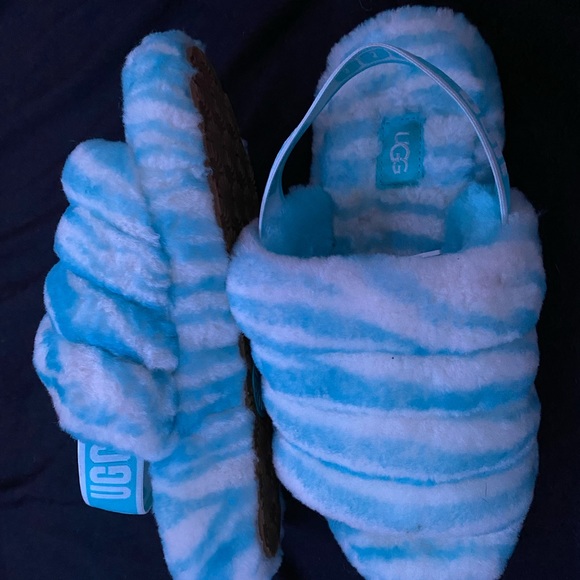 UGG woman’s fluff yeah slides - Picture 2 of 4